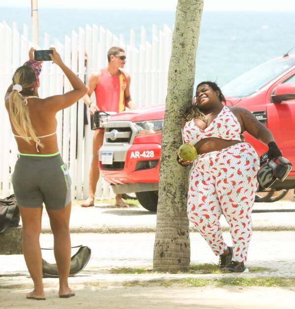 Jojo Todynho treina boxe ao ar livre em orla da praia do RJ (Foto: Dilson Silva / AgNews)