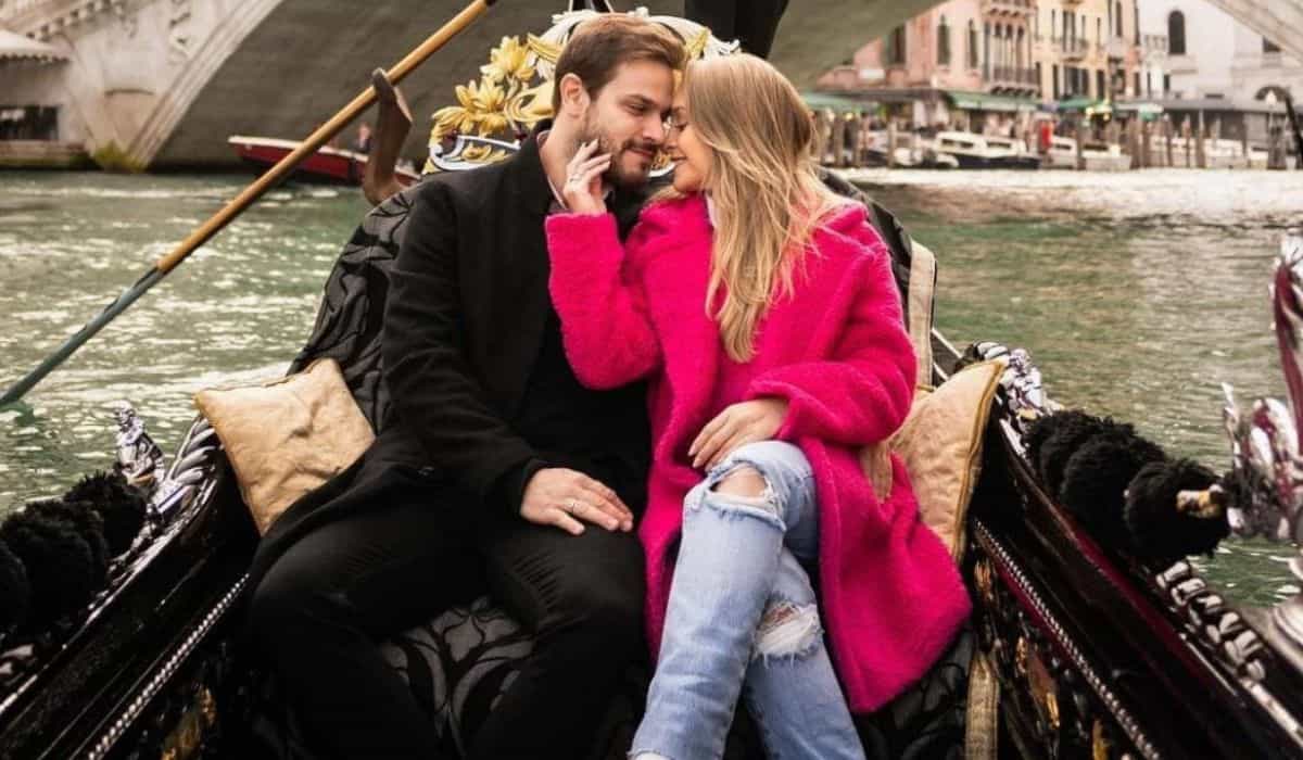 Carla Diaz e noivo curtem passeio de gôndola por Veneza: 'sonho'