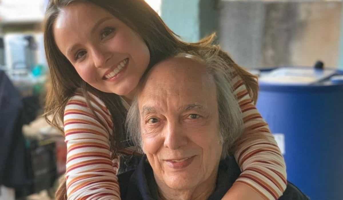 Larissa Manoela lamenta morte de Erasmo Carlos: 'marcou uma geração'
