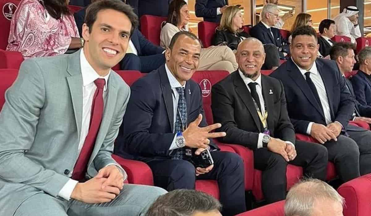 Ronaldo, Kaká, Cafu e Roberto Carlos posam juntos: 'Pentas torcendo pros Hexas'