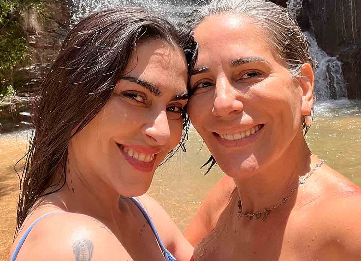Cleo e Glória Pires posam juntas de biquíni em cachoeira: 'tal mãe tal filha'