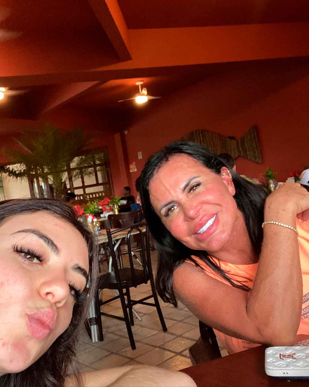 Giullia Miranda usou as redes sociais para fazr uma forte declaração à mãe. Foto: Reprodução Instagram
