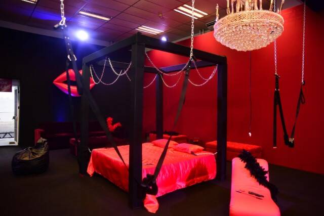 FOTOS: Confira o Dark Room, espaço erótico, da Farofa da Gkay (Foto: LEO FRANCO / AgNews)
