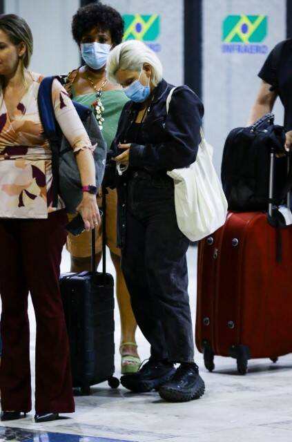 Duda Beat é flagrada desembarcando em aeroporto do RJ (Foto: Vitor Eduardo / AgNews)