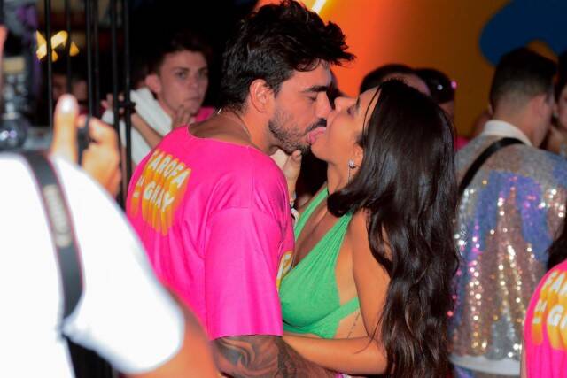 Gui Napolitano é flagrado beijando muito na Farofa da Gkay (Foto: Webert Belicio / AgNews)