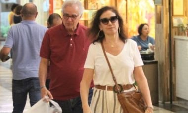 Lilia Cabral é flagrada com o marido em passeio pelo RJ