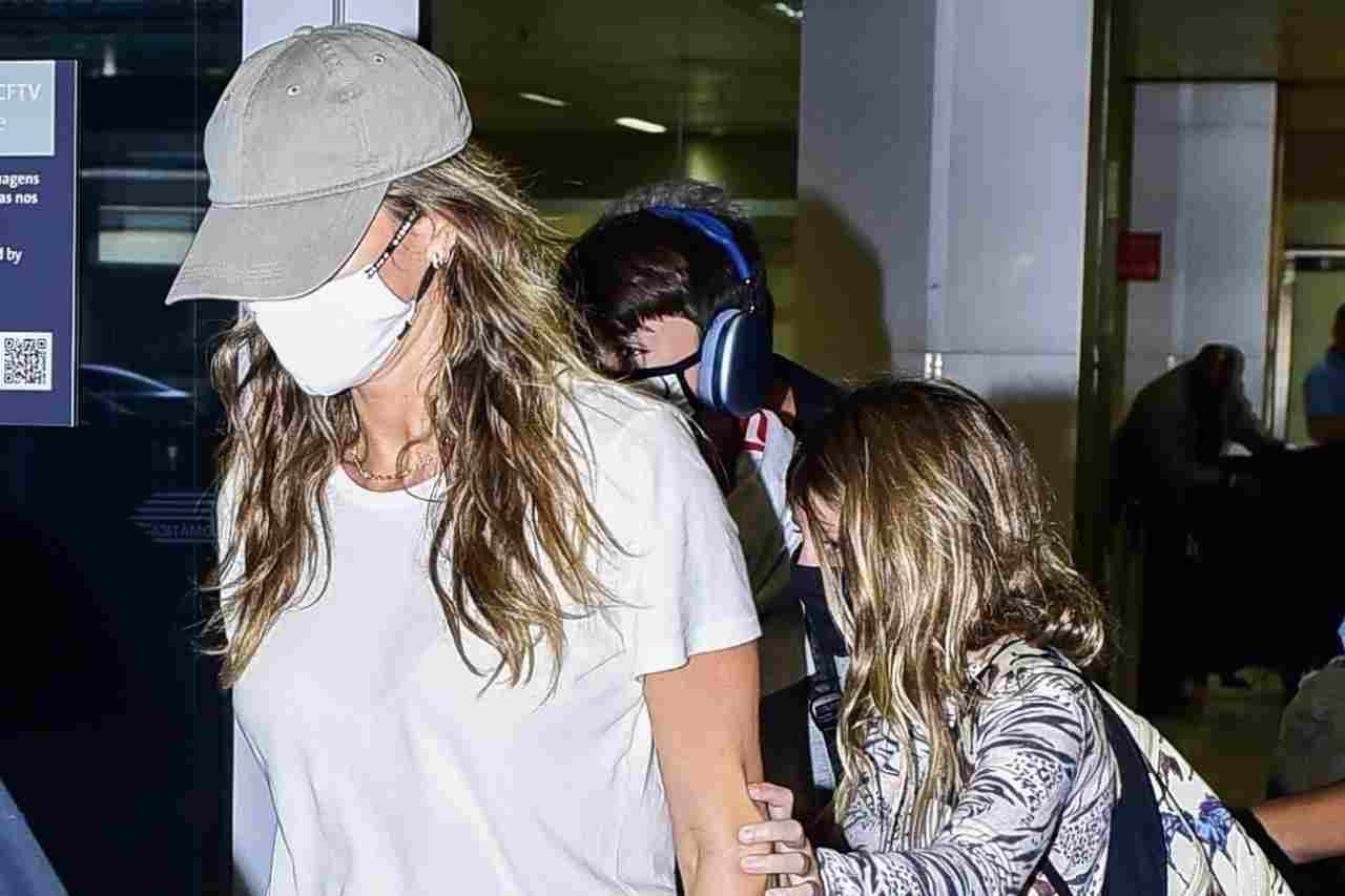 Após divórcio, Gisele Bündchen desembarca com os filhos em São Paulo