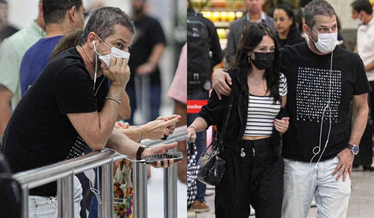 Marcelo Serrado é flagrado esperando esposa em aeroporto do RJ