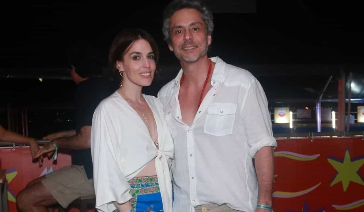 Alexandre Nero e esposa curtem noite de show no Rio de Janeiro