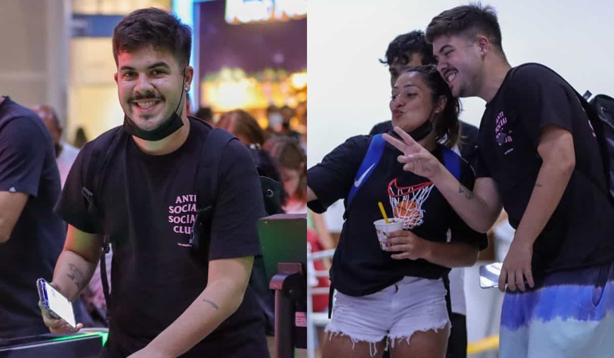 Sorridente, Alvaro tira foto com fãs em aeroporto do Rio de Janeiro