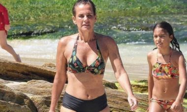 Ex-paquita, Andrea Veiga curte dia de sol na praia da Ipanema