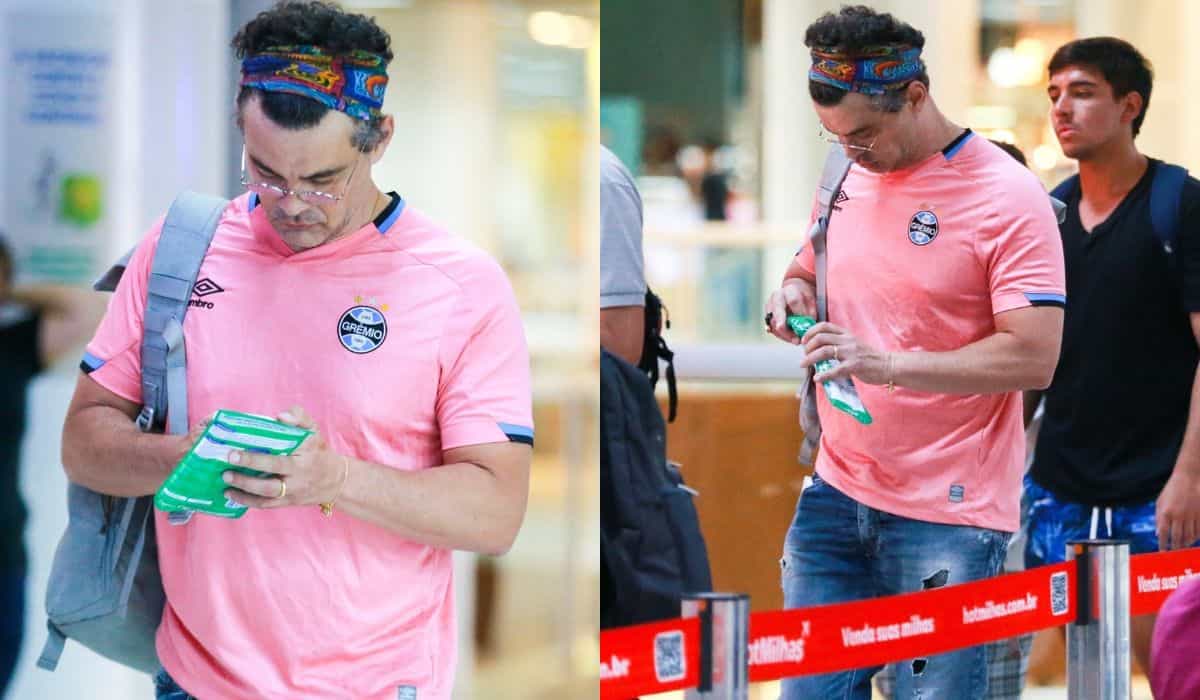 Carmo Dalla Vecchia usa camisa rosa do Grêmio em aeroporto