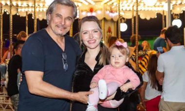 Edson Celulari curte circo com esposa e filha no Rio de Janeiro