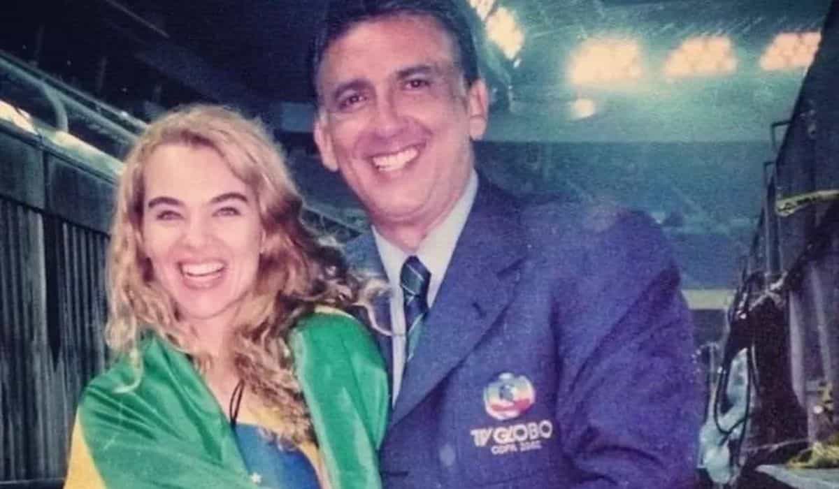Galvão Bueno posta clique antigo com a esposa: 'eu e meu amor'