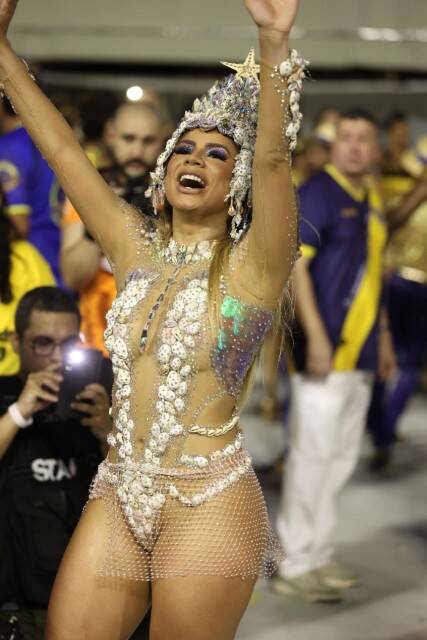 Lexa dá show de samba em ensaio técnico da Unidos da Tijuca (Foto: Daniel Pinheiro / AgNews)