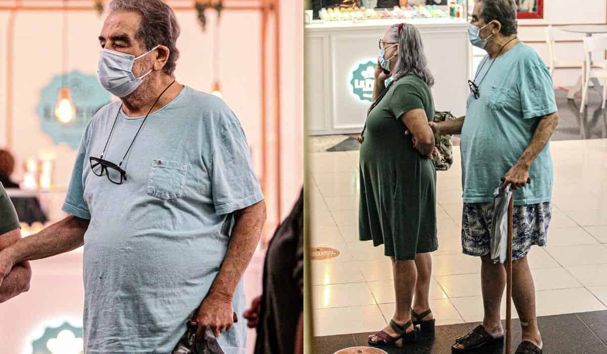 Otávio Augusto passeia de bengala com a esposa por shopping do RJ