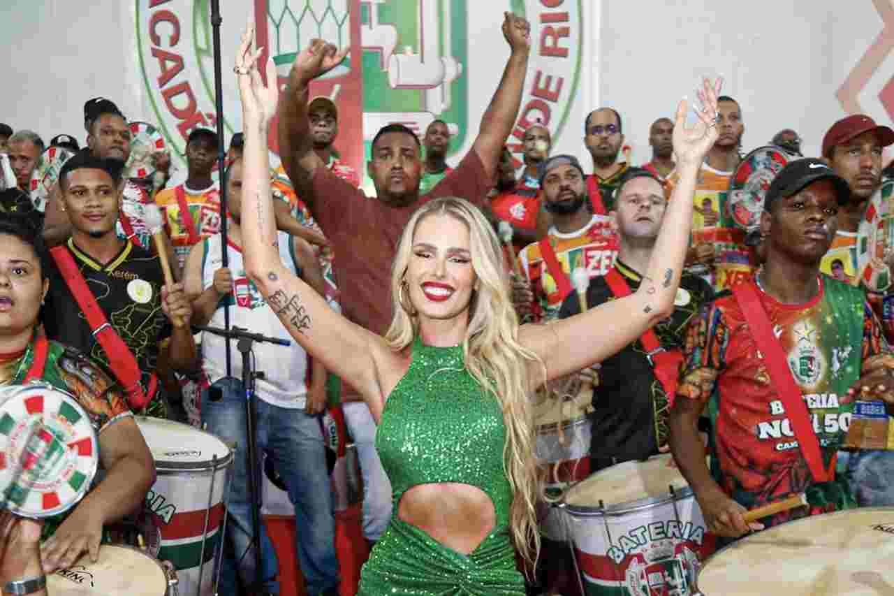 Carnaval 2023: Yasmin Brunet surge poderosa no ensaio da Grande Rio