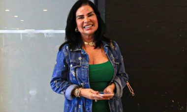 Ex-Fazenda Solange Gomes visita Casa de Vidro do BBB 23 no RJ