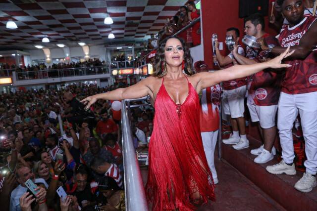 Vivi Araujo dá show de samba no pé em novo ensaio da Salgueiro (Foto: Anderson Borde / AgNews)