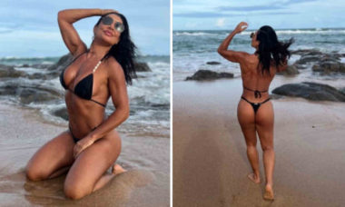 Aos 49 anos, Scheila Carvalho posa de biquíni fio-dental em dia de praia