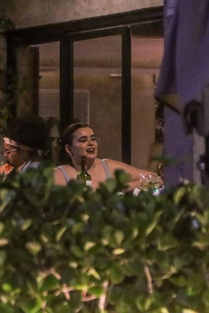 Barbie Ferreira, atriz de Euphoria, é flagrada em restaurante do RJ (Foto: Delson Silva / AgNews)