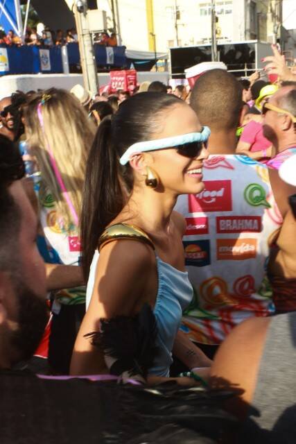 Bruna Marquezine é flagrada curtindo o Carnaval de Salvador (Foto: Dilson Silva / AgNews)