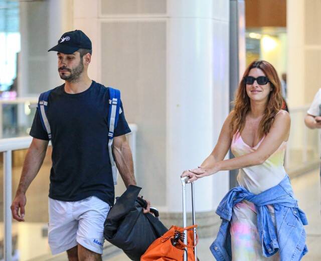 Fê Paes Leme é vista em aeroporto deixando o RJ com o noivo (Foto: Vitor Eduardo / AgNews)