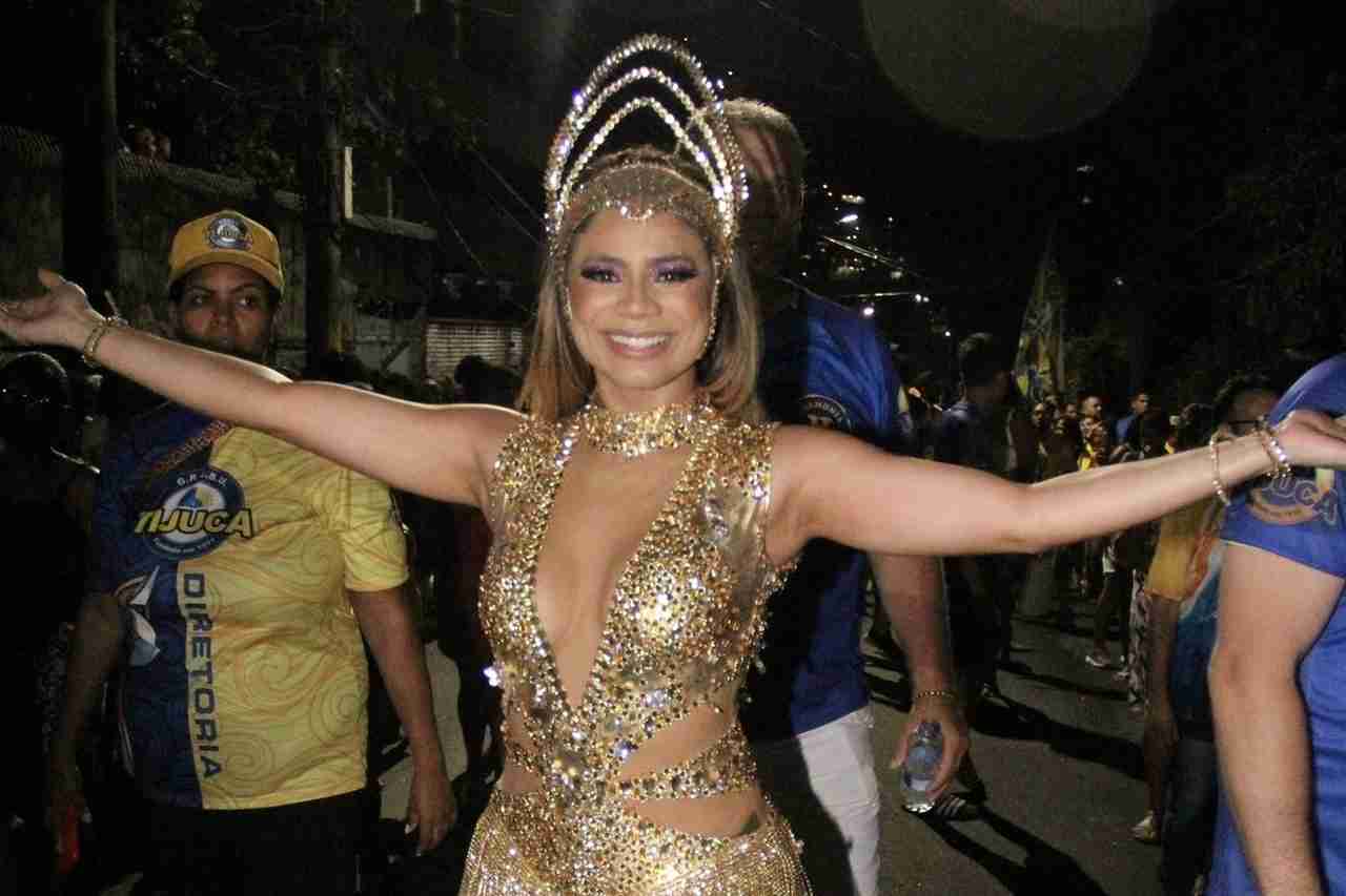 Carnaval 2023: Lexa cai no samba em ensaio da Unidos da Tijuca