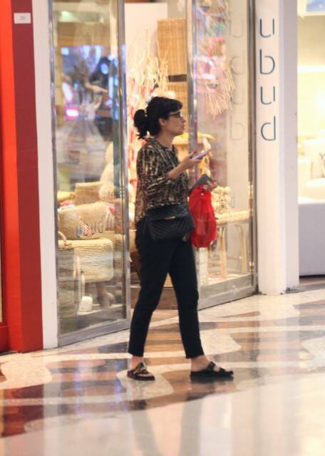 Maria Ribeiro é flagrada passeando por shopping do Rio de Janeiro (Foto: Rodrigo Adao / AgNews)