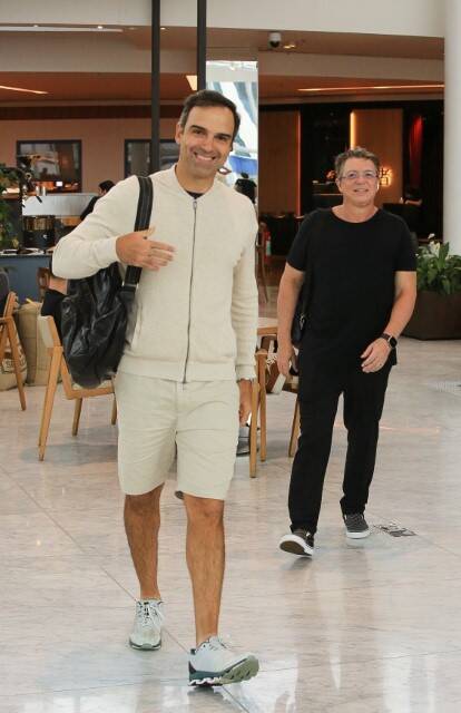 Boninho e Tadeu curtem passeio por shopping do Rio de Janeiro (Foto: Edson Aipim / AgNews)
