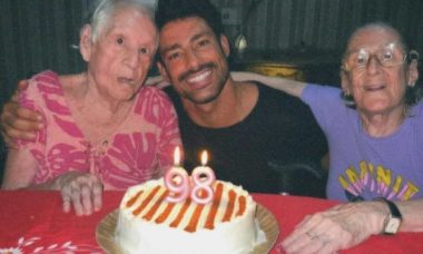 Cauã Reymond celebra o aniversário de 98 anos da avó