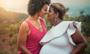 Natália Deodato posa com mãe grávida: 'família está crescendo'