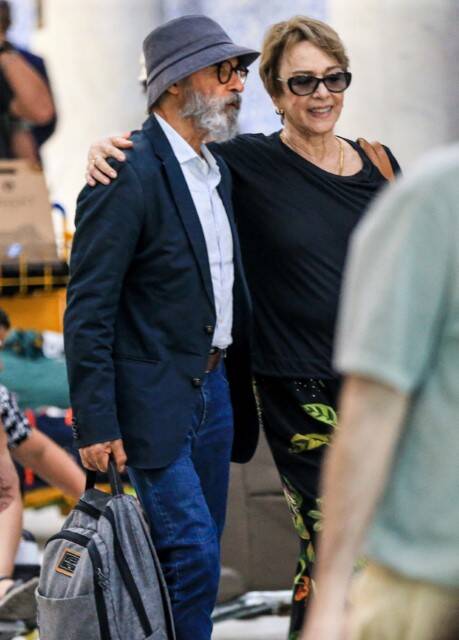 Aos 75 anos, Osmar Prado é clicado no aeroporto do RJ (Foto: Vitor Eduardo / AgNews)