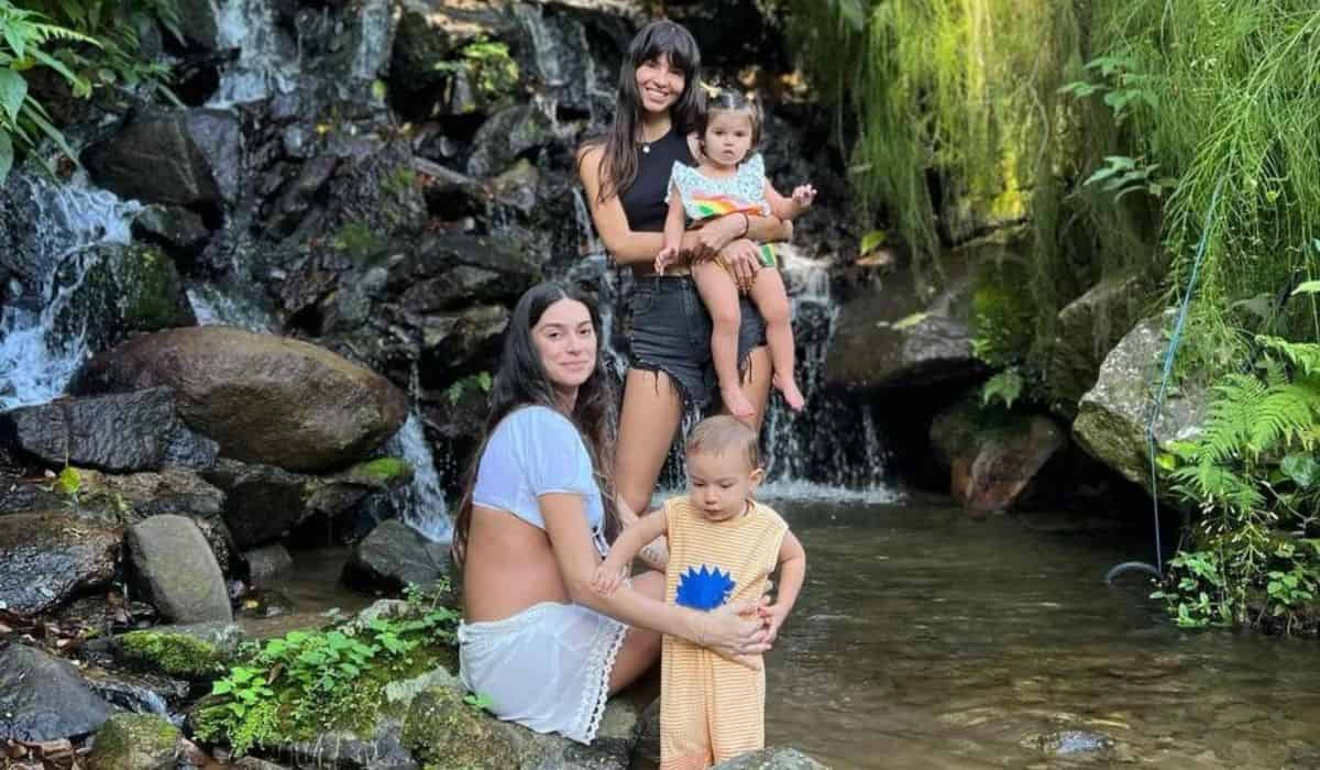 Grávida, Thaila Ayala curte passeio por cachoeira com filho e amiga