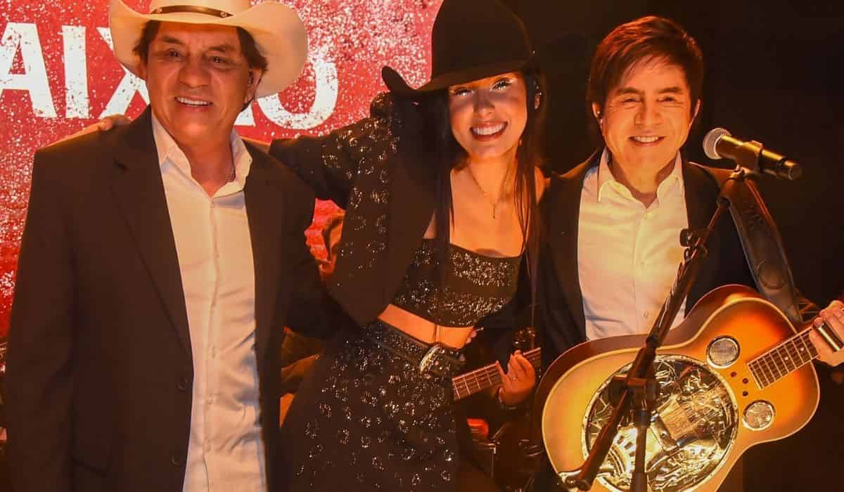 Ana Castela canta com Chitãozinho e Xororó em festa de 'Terra e Paixão'
