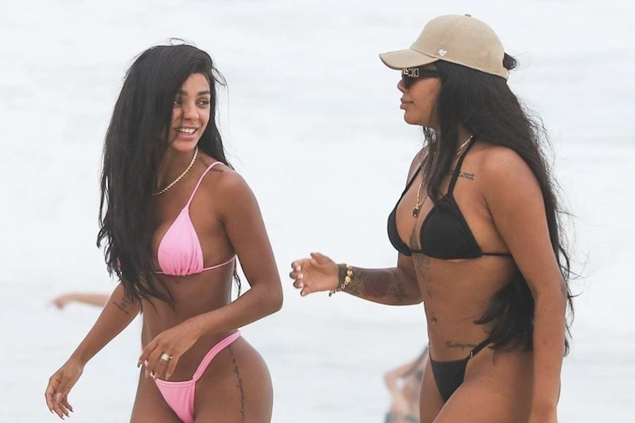 Ludmilla e Brunna Gonçalves curtem dia de praia no Rio