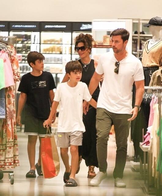 Juliana Paes curte passeio com a família em shopping do RJ (Foto: Edson Aipim / AgNews)