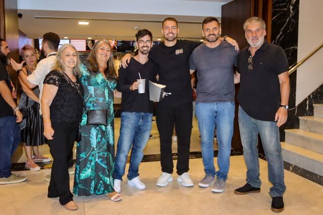 Influenciador, Matheus Costa fecha sala de cinema para a família e amigos (Foto: Victor Chapetta / AgNews)