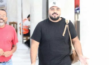 Paulo Vieira é flagrado ao desembarcar em aeroporto do RJ