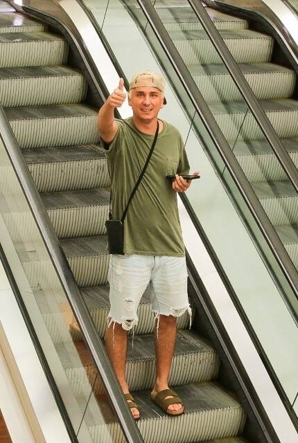 Rafael Portugal é flagrado curtindo passeio em shopping no RJ (Foto: Edson Aipim / AgNews)