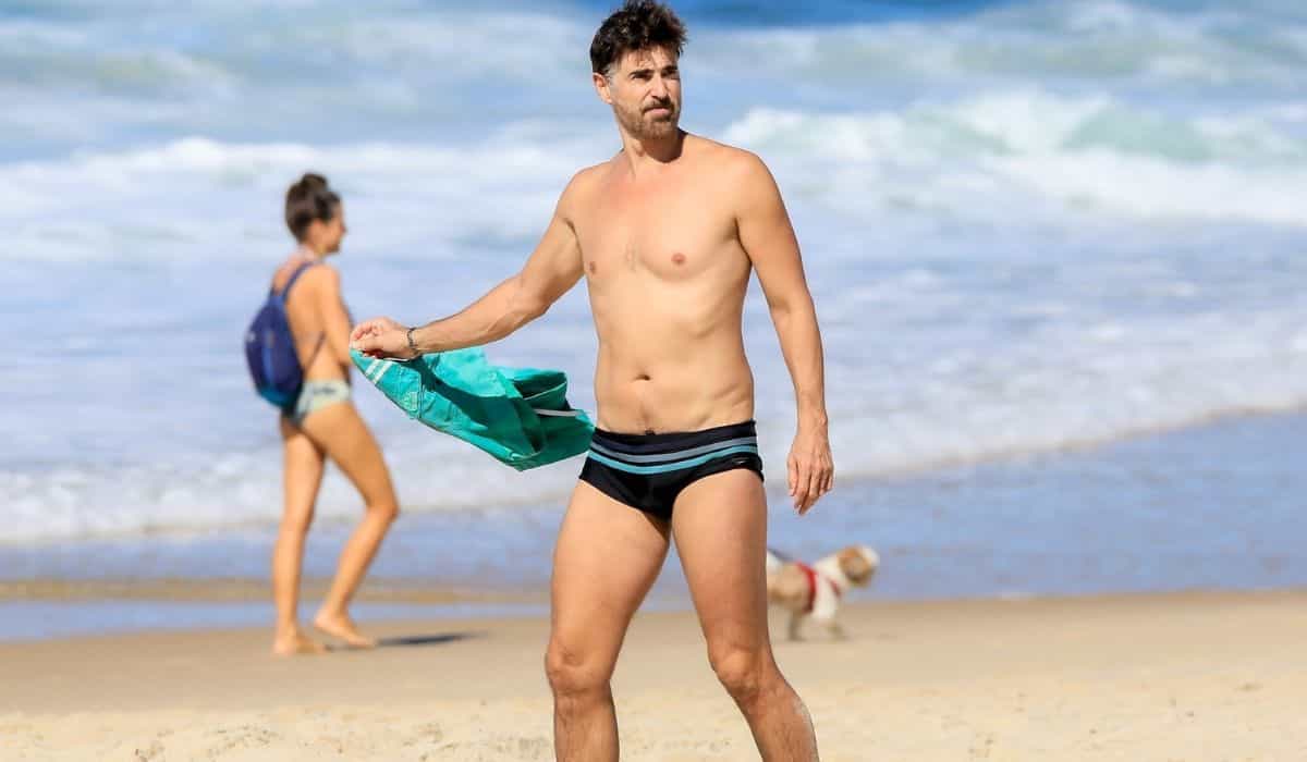 Reynaldo Gianecchini é flagrado curtindo dia de sol em praia no RJ