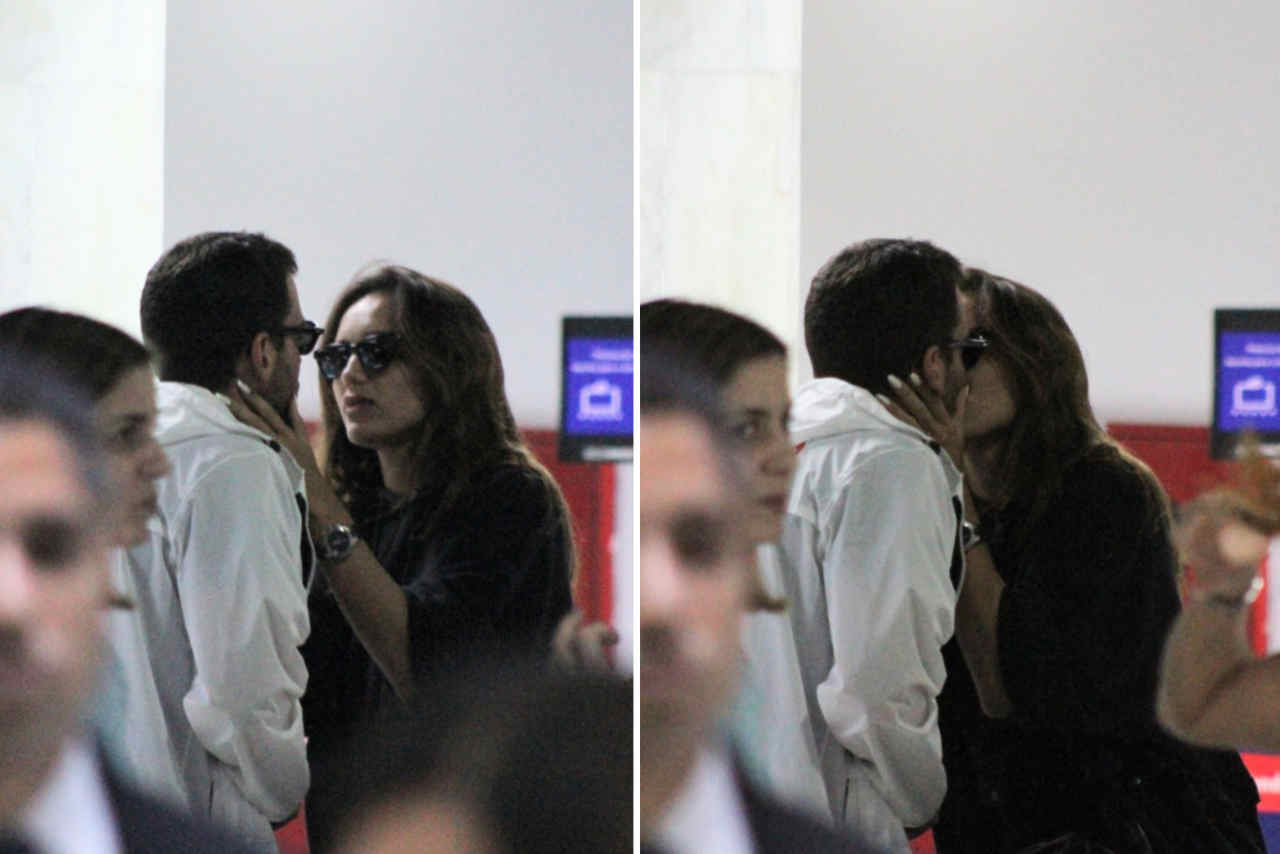 Novo casal! Rafa Kalimann troca beijos com novo namorado em aeroporto do Rio