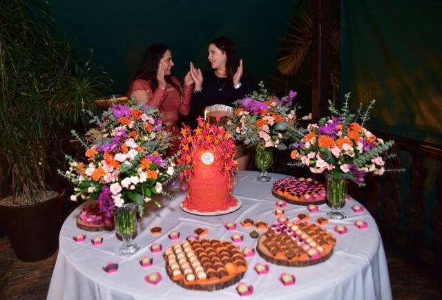 Silvia Abravanel fica noiva em festa de aniversário surpresa (Foto: Leo Franco / AgNews)