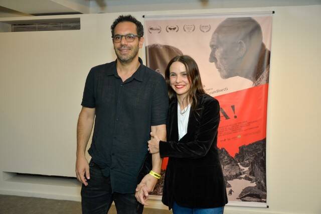 Débora Falabella e marido participam de lançamento de novo filme (Foto: Eduardo Martins / AgNews)
