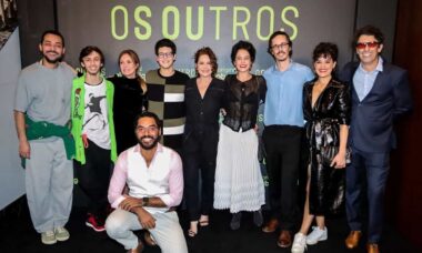 Elenco de 'Os Outros' curte lançamento da série em evento no RJ