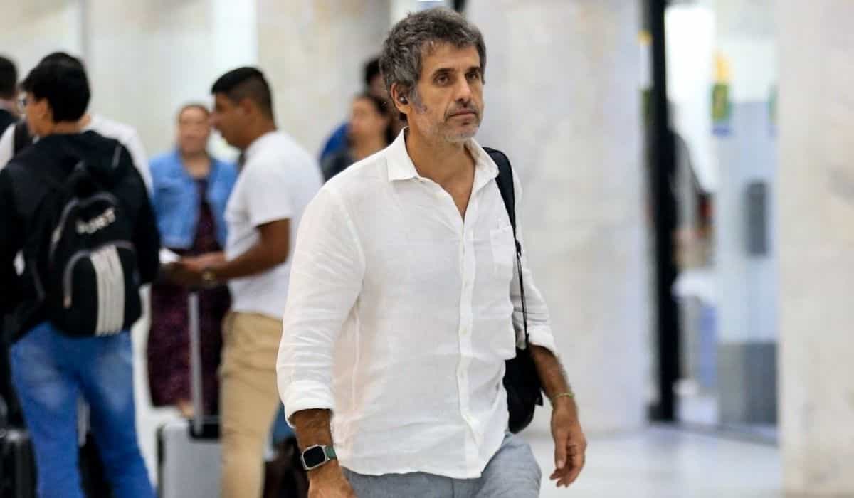 Eriberto Leão é clicado desembarcando no aeroporto do RJ