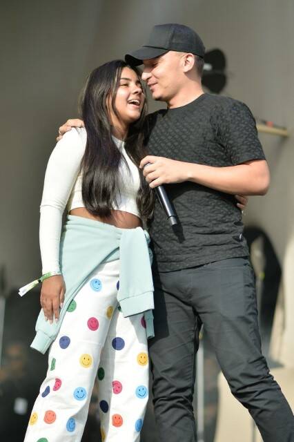 João Gomes se declara e beija namorada no palco: 'tô apaixonado' (Foto: Eduardo Martins / AgNews)