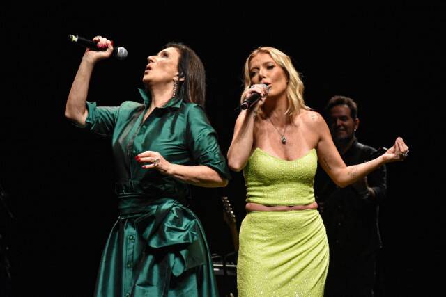 Luiza e Zizi Possi cantam juntas em show especial de Dia das Mães (Foto: Felipe Souto Maior / AgNews)