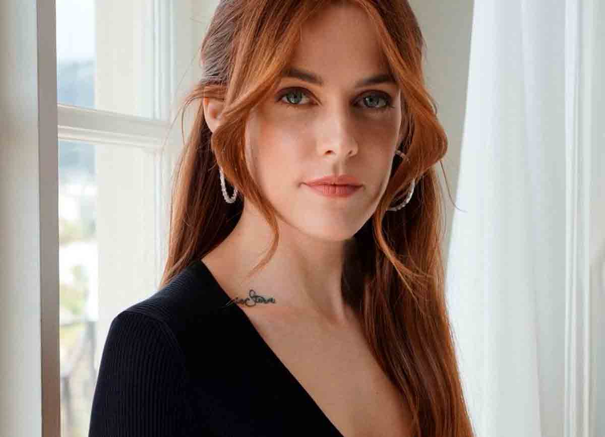 Riley Keough revela nome da filha que homenageia o avô Elvis Presley