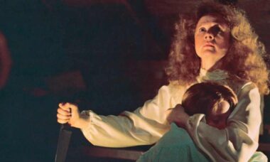 Piper Laurie interpreta Margaret White no filme "Carrie", de 1976.